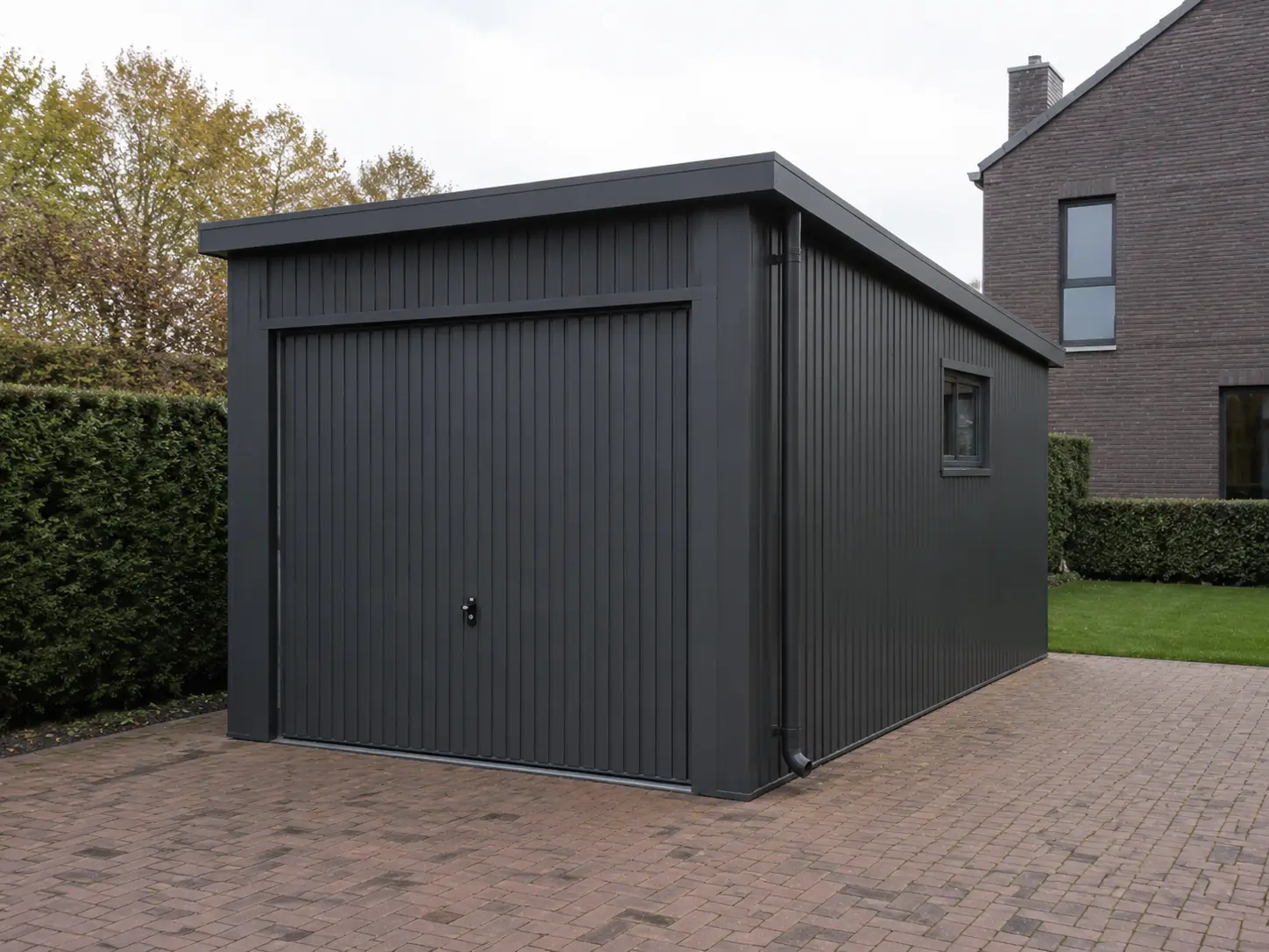 Concept van een enkele stalen garage met berging